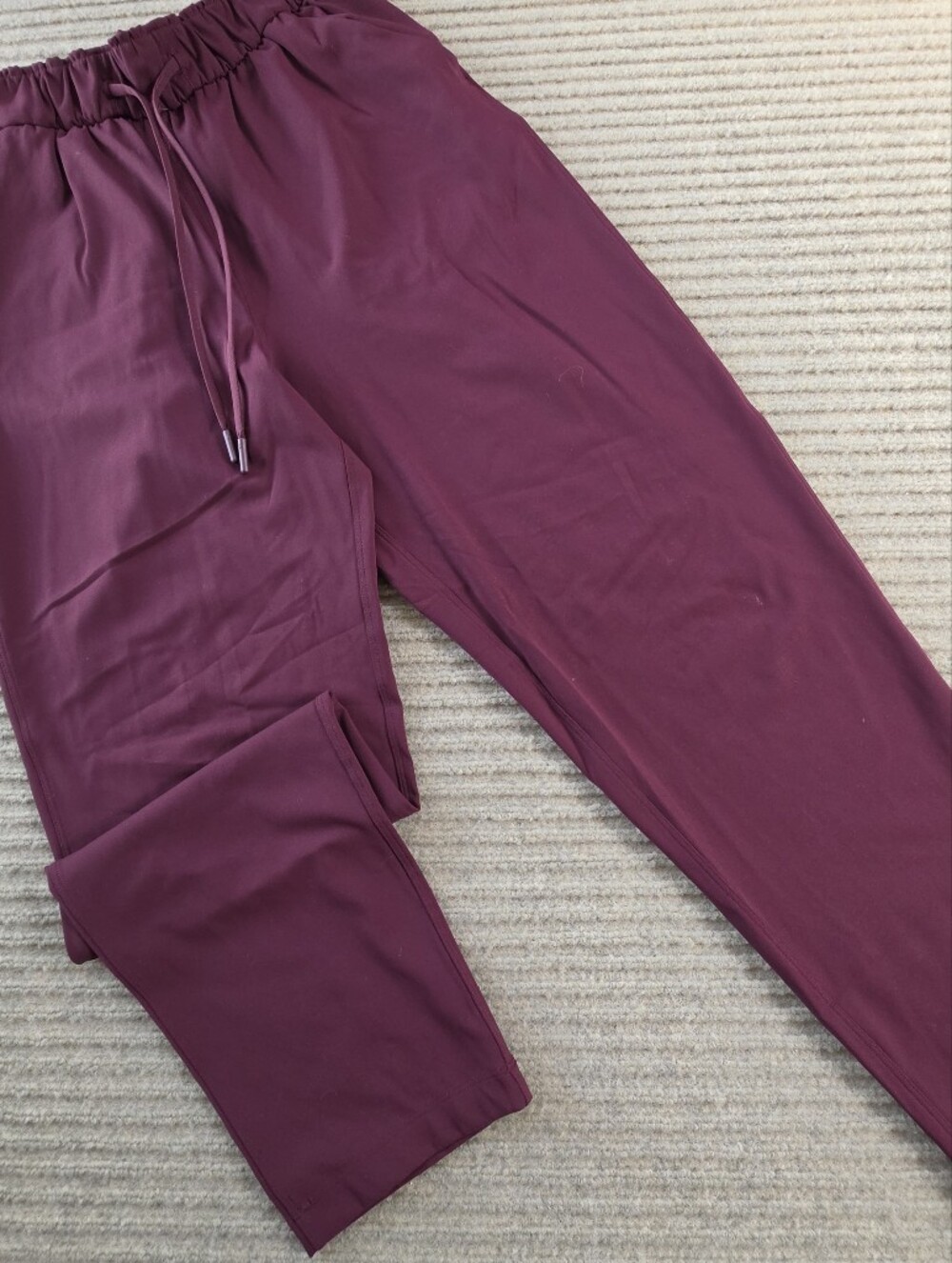 Lululemon On The Fly Pant Woven Maroon Women's Size 6 Travel Athleisure